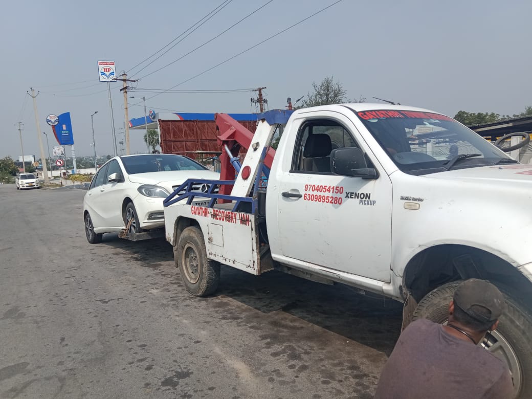 Car towing recovery service