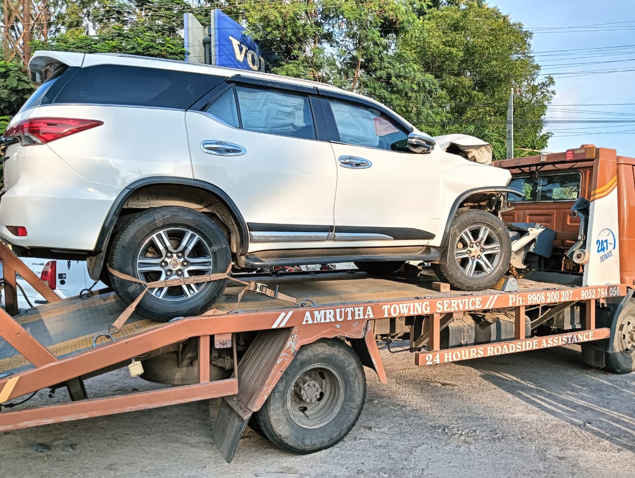 SUV recovery on flatbed